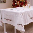 Toalha de Mesa Encanto Natalino Branco – Bordado Azevinho 1,80m x 3,20m