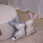 Almofada de Páscoa Formato Coelho com Cordonê Bordado e Pompom - 30x48 cm