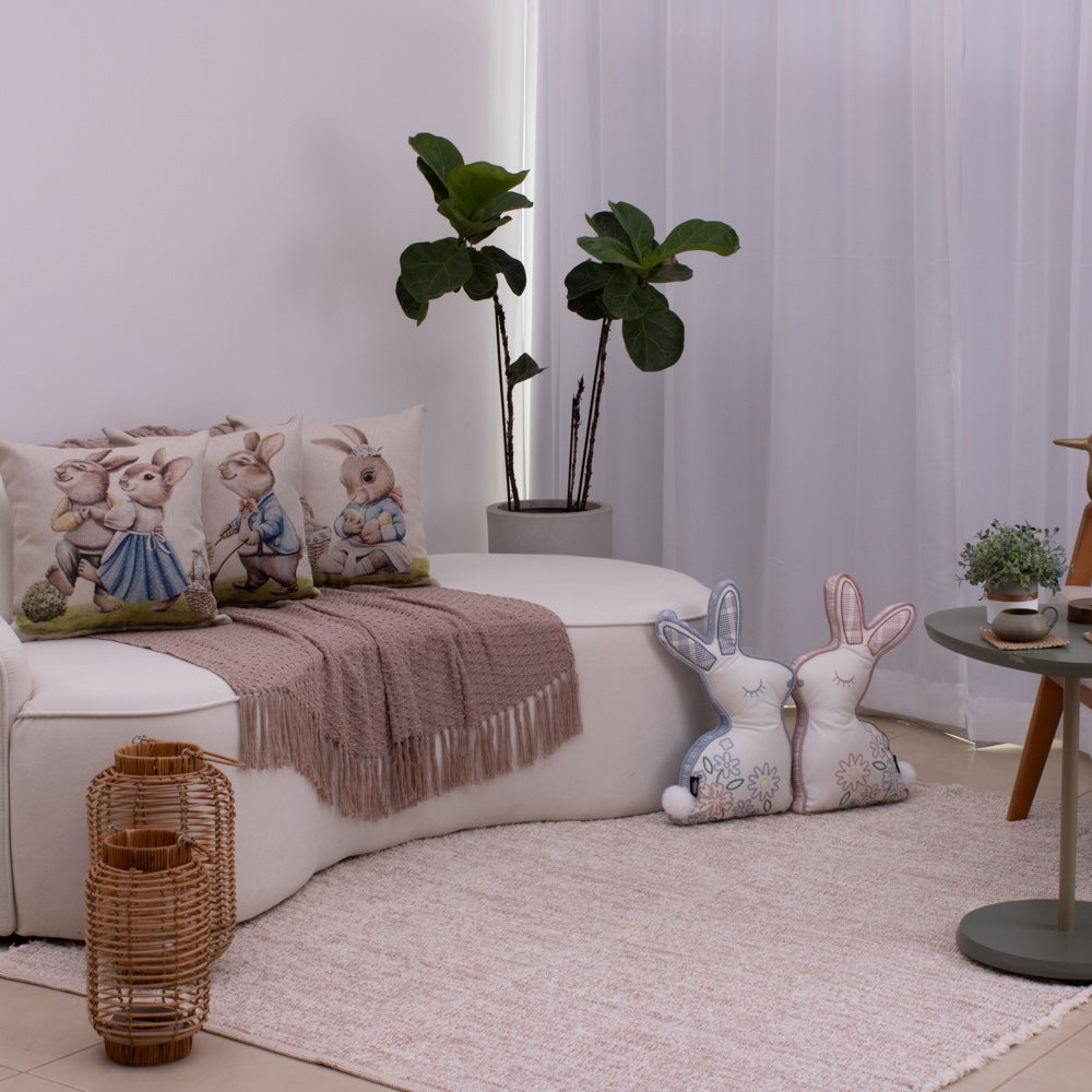 Almofada de Páscoa Formato Coelho com Cordonê Bordado e Pompom - 30x48 cm