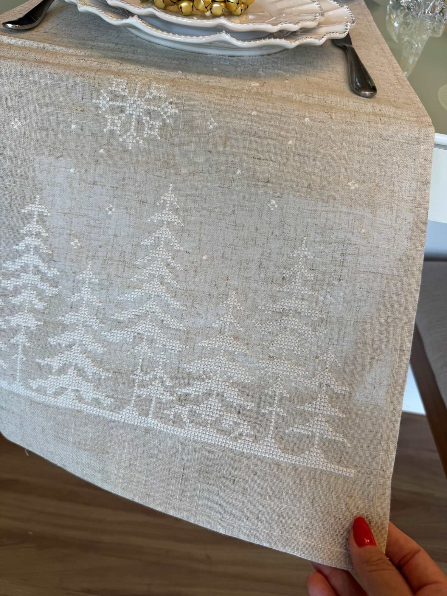 Caminho de Mesa Encanto Natalino Bege e Branco - Bordado 35x173 cm