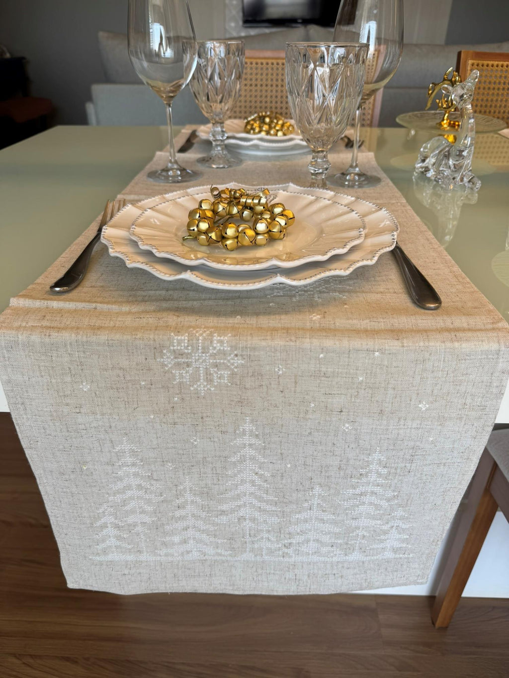 Caminho de Mesa Encanto Natalino Bege e Branco - Bordado 35x173 cm