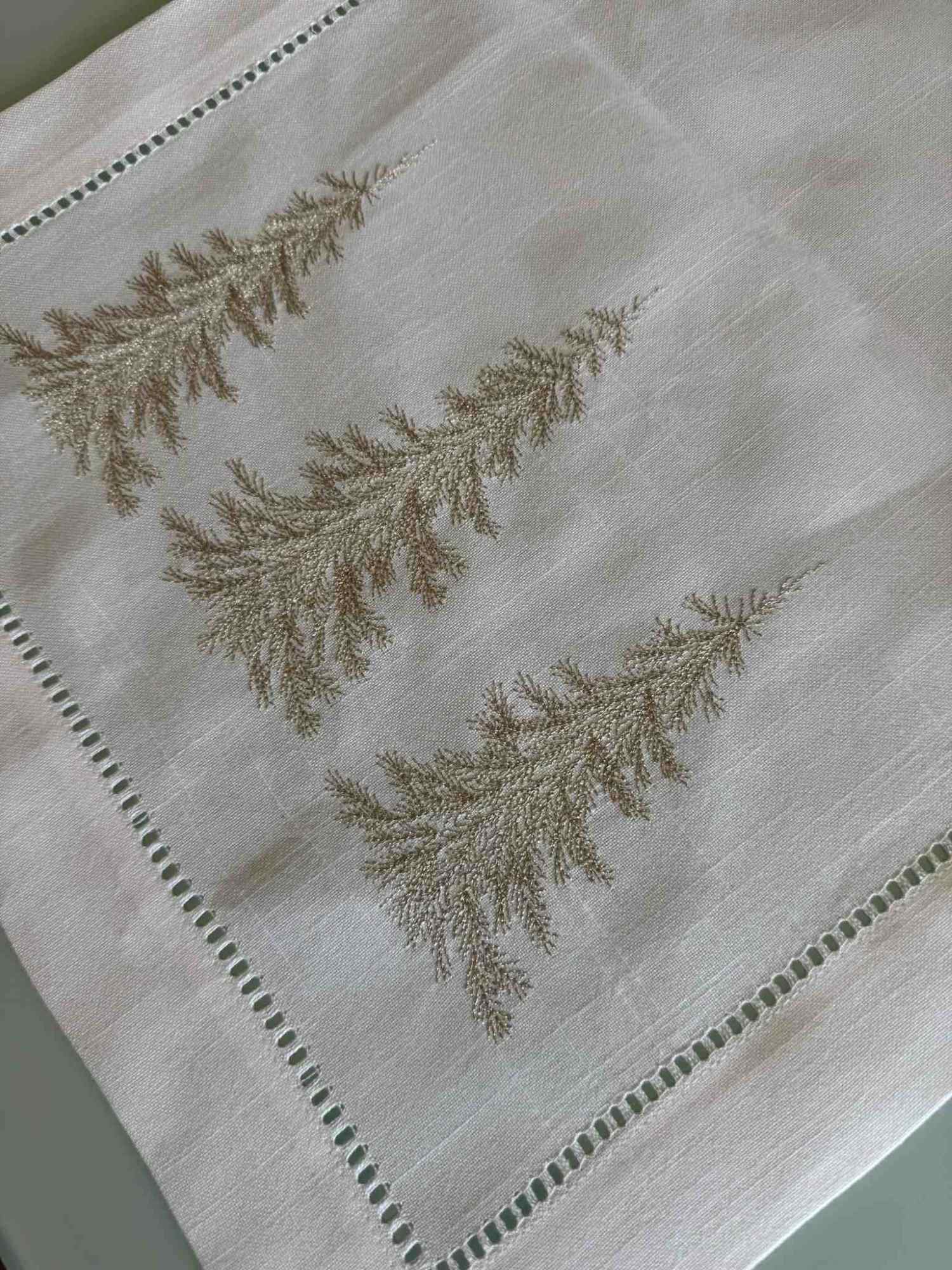 Caminho de Mesa Encanto Natalino Branco - Bordado 40x180 cm