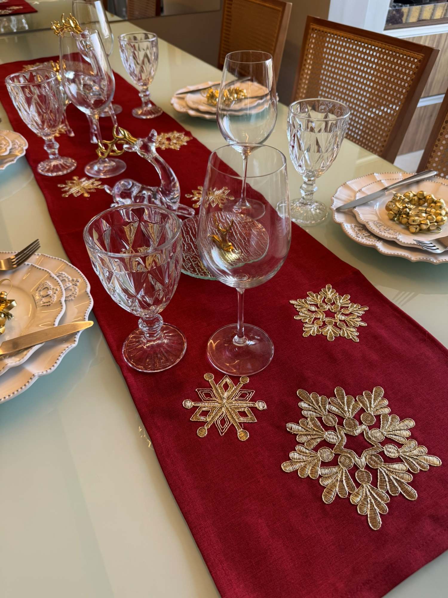 Caminho de Mesa Encanto Natalino Vermelho - Bordado 35x173 cm