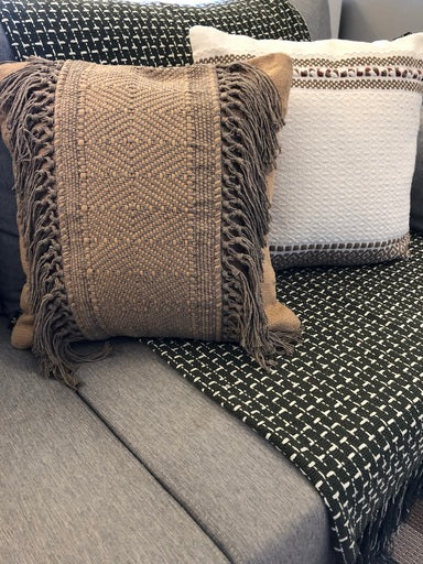 Capa Almofada Duna em algodão com franjas laterais 45 x 45 - Bege Escuro