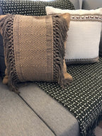 Capa Almofada Duna em algodão com franjas laterais 45 x 45 - Bege Escuro