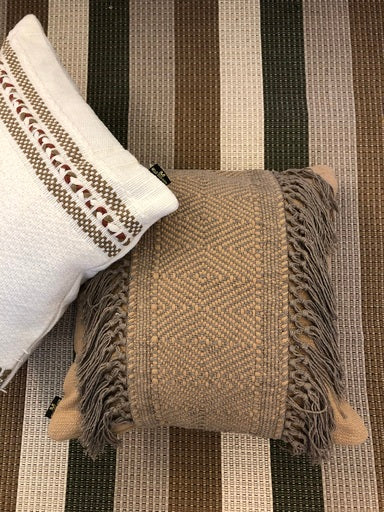 Capa Almofada Duna em algodão com franjas laterais 45 x 45 - Bege Escuro