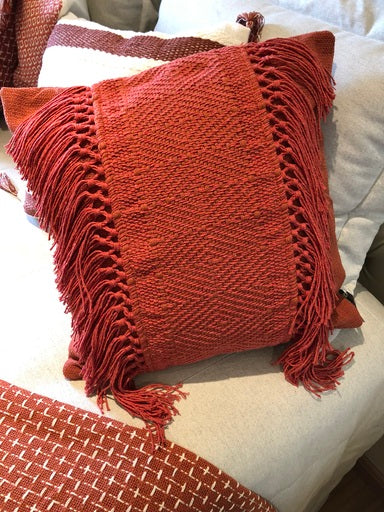 Capa Almofada Duna em algodão com franjas laterais 45 x 45  TerraCota