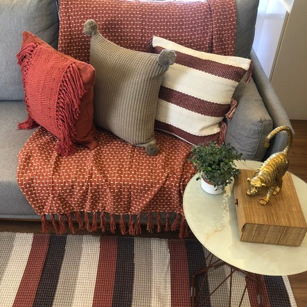 Capa Almofada Duna em algodão com franjas laterais 45 x 45  TerraCota