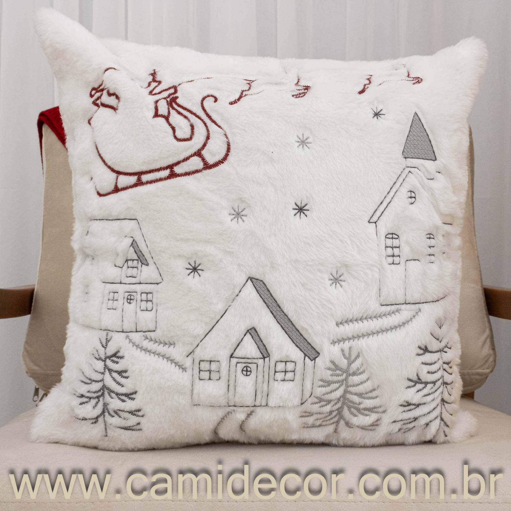 Capa de Almofada Natalina com Bordado  Vila Encantada