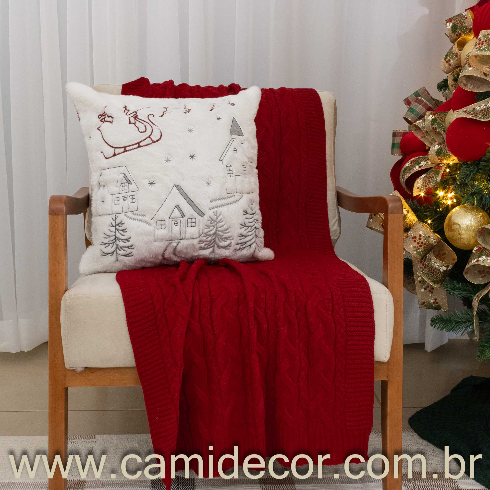 Capa de Almofada Natalina com Bordado  Vila Encantada