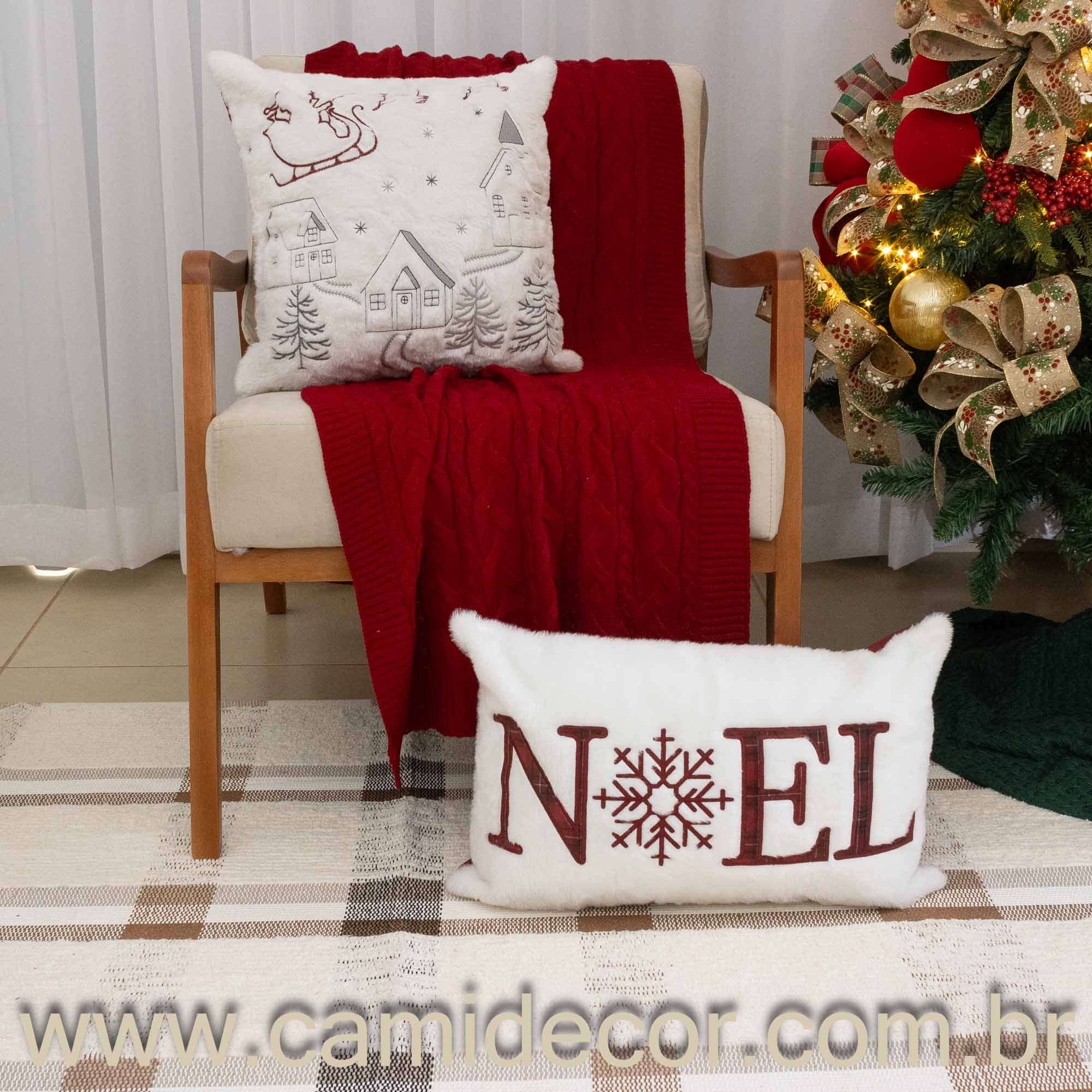 Capa de Almofada Natalina com Bordado  Vila Encantada