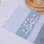 Jogo de Lavabo Bordado à Mão com 2 Peças - Azul Claro