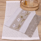 Jogo de Lavabo Bordado à Mão com 2 Peças - Cinza (Copo de Leite)