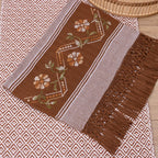 Jogo de Lavabo Bordado à Mão com 2 Peças - Marrom