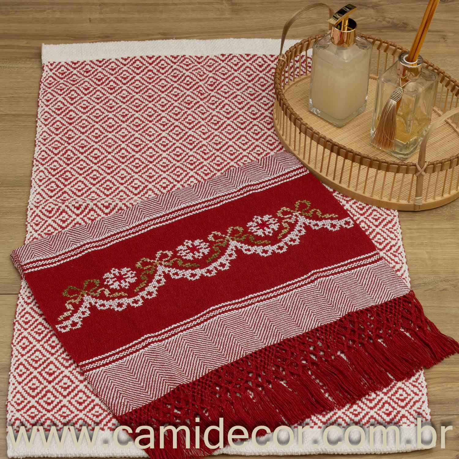 Jogo de Lavabo em Algodão Bordado com 2 Peças - Vermelho