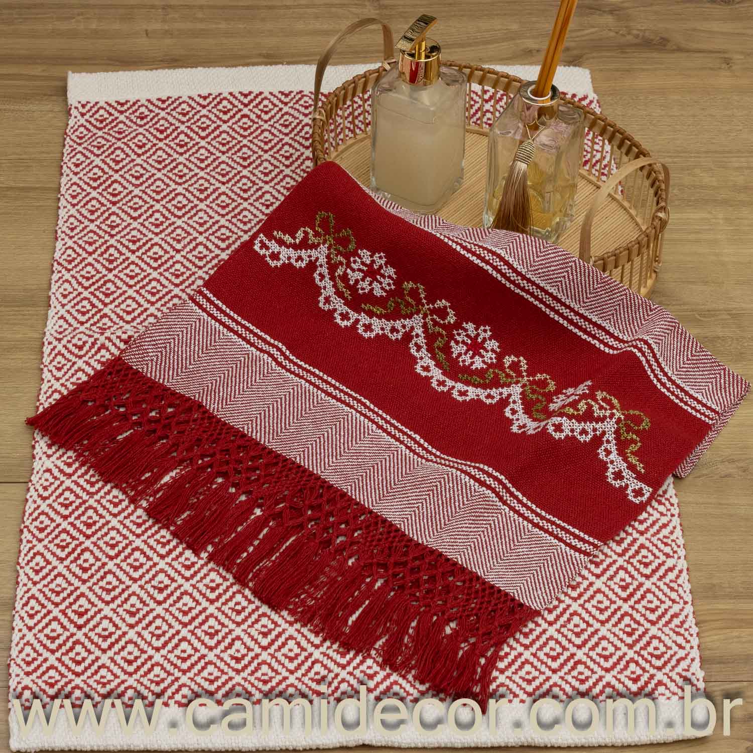 Jogo de Lavabo em Algodão Bordado com 2 Peças - Vermelho