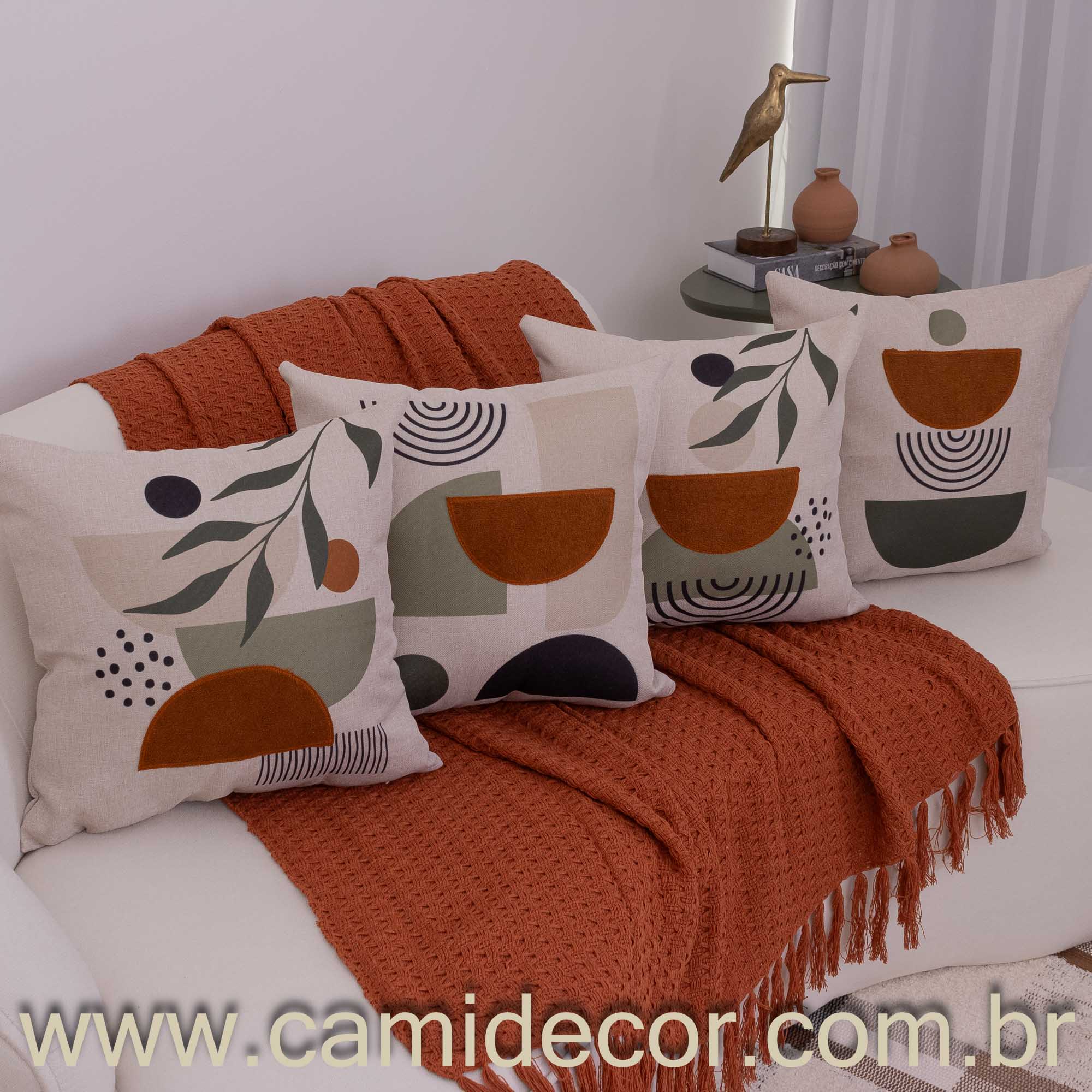 Kit com 4 Capas de Almofadas 43x43 - Linho com Aplicação Bouclé Floral e Geométrico