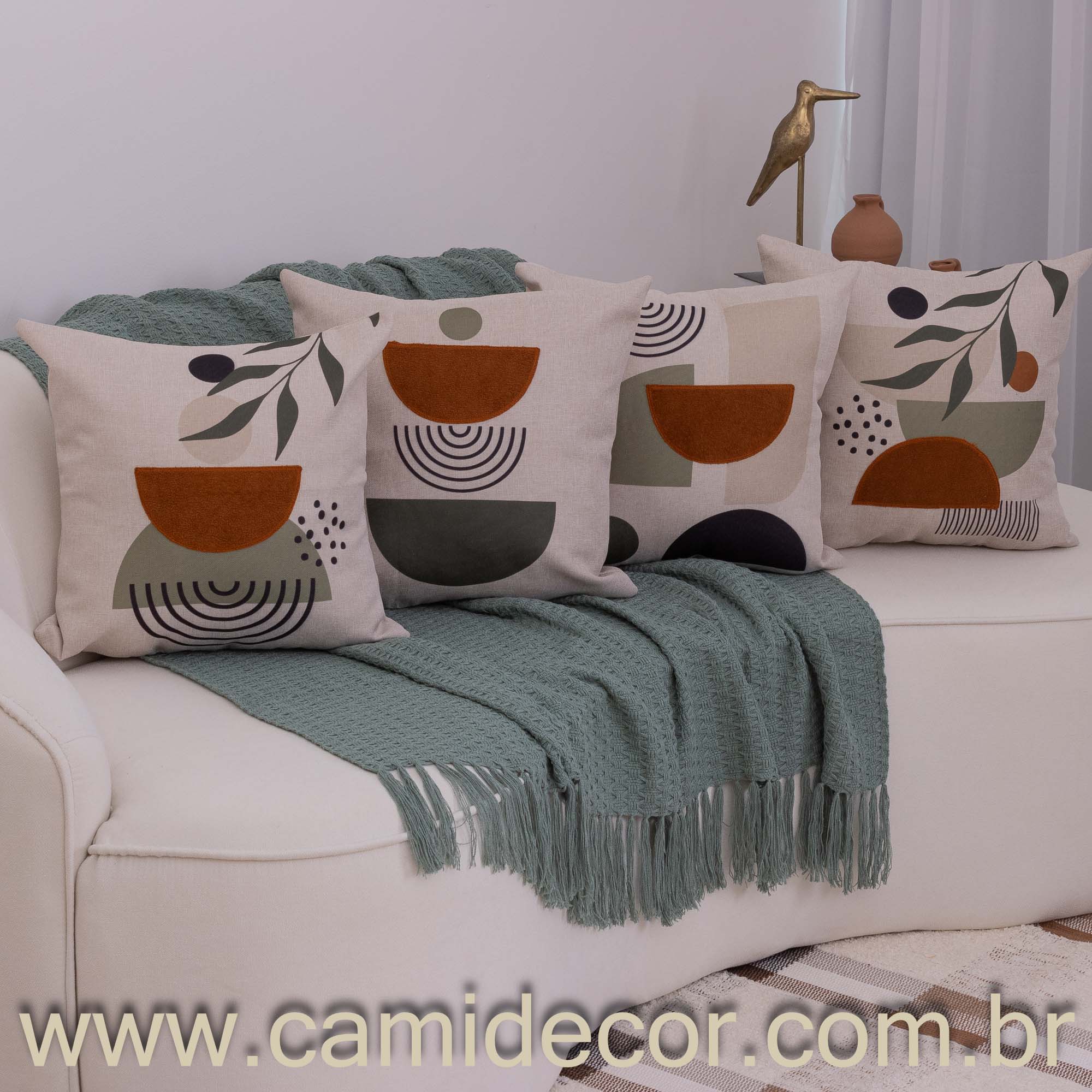 Kit com 4 Capas de Almofadas 43x43 - Linho com Aplicação Bouclé Floral e Geométrico