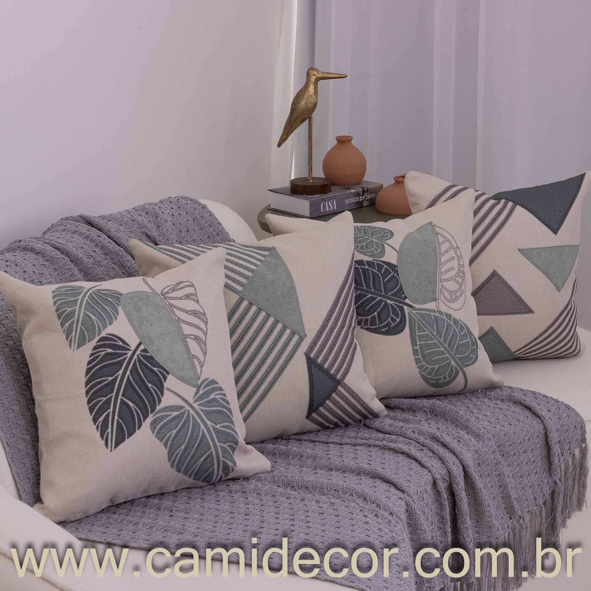 Kit com 4 Capas de Almofadas 43x43 - Linho com Aplicação em Bouclé Geométrico e Costela de Adão