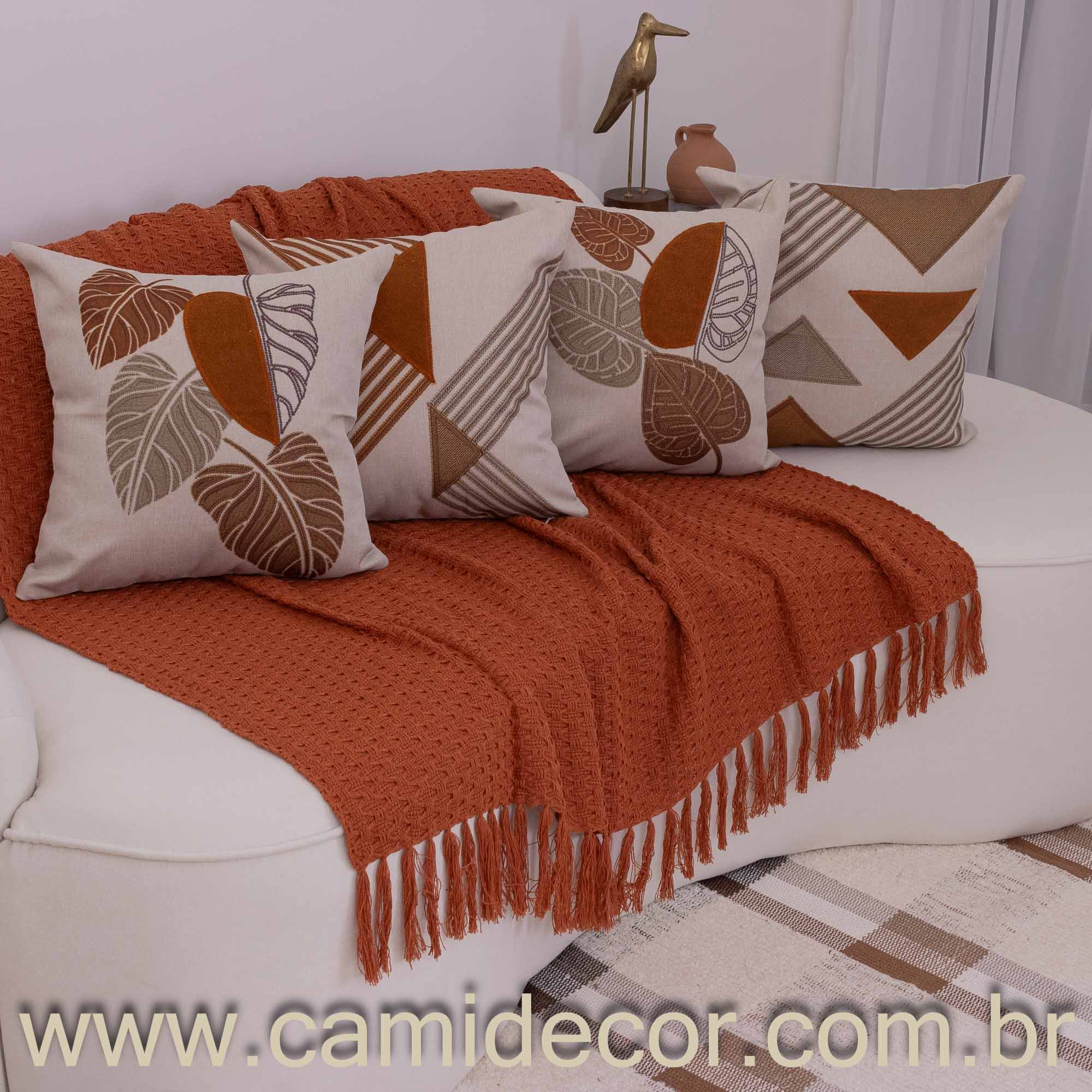 Kit com 4 Capas de Almofadas 43x43 - Linho com Aplicação em Bouclé Geométrico e Costela de Adão