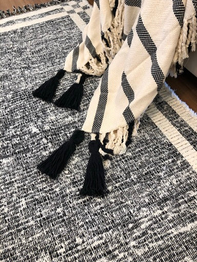 Manta Boho em algodão 1,20 x 1,80  Cru e Preto