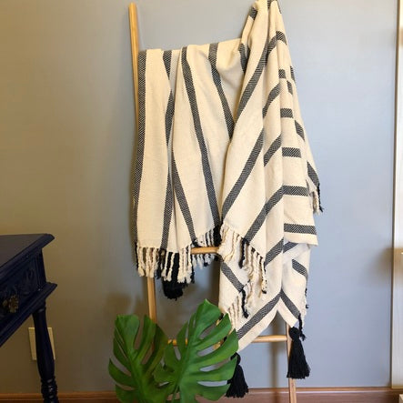 Manta Boho em algodão 1,20 x 1,80  Cru e Preto