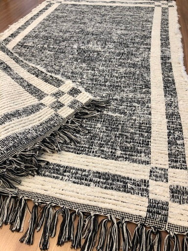 Tapete Beira Cama Dupla Face 80x150cm - Preto e Cru